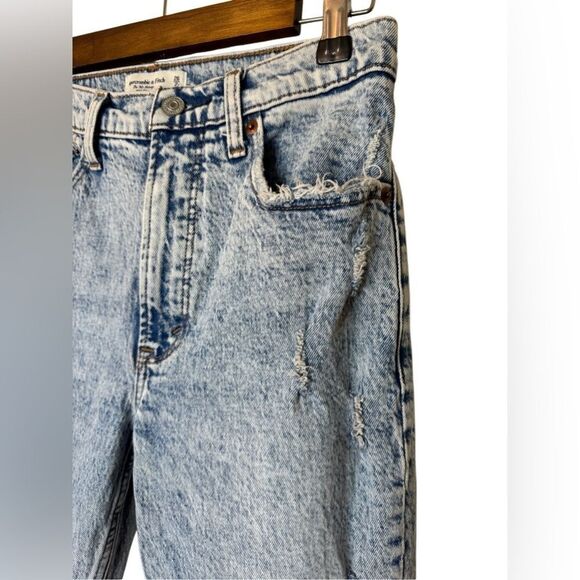 Abercrombie The 90’s Skinny High Rise Acid Wash Jean - Picture 3 of 10